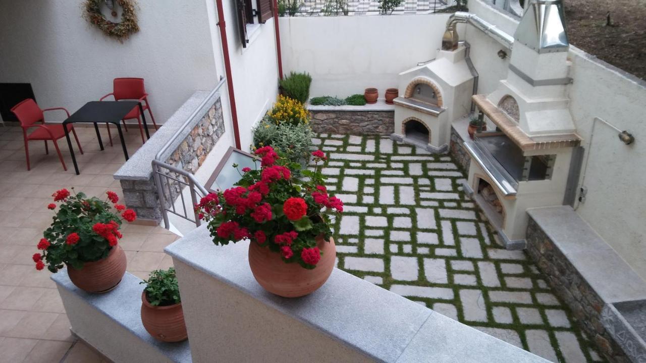 Dianthos Guesthouse Kiriákion Eksteriør bilde